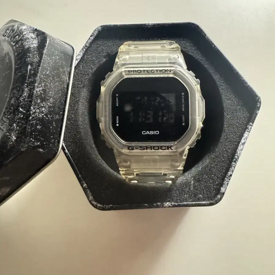 지샥 DW-5600USKE-7DR 스켈레톤