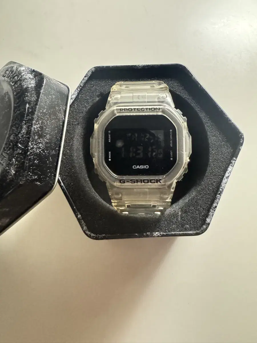 지샥 DW-5600USKE-7DR 스켈레톤