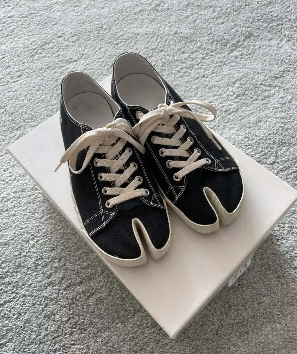 Maison Margiela Tabi low black size 40