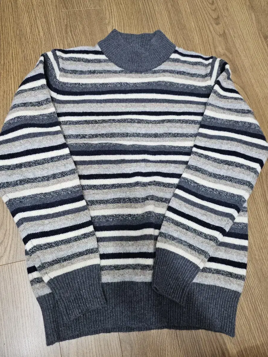 Uniqlo JW Anderson Momo100 Knit