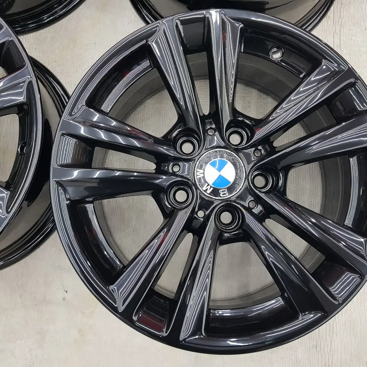 16ㅇ인치 순정 정품 중고휠 BMW3시리즈 F30,포터2 호환가능 팝니다