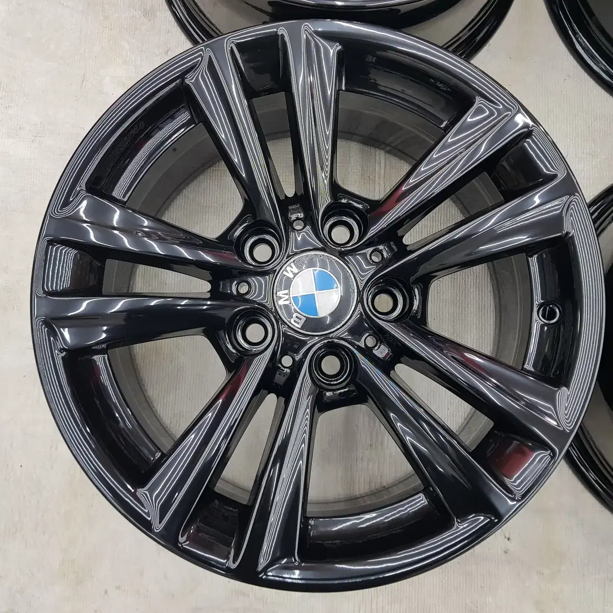 16ㅇ인치 순정 정품 중고휠 BMW3시리즈 F30,포터2 호환가능 팝니다