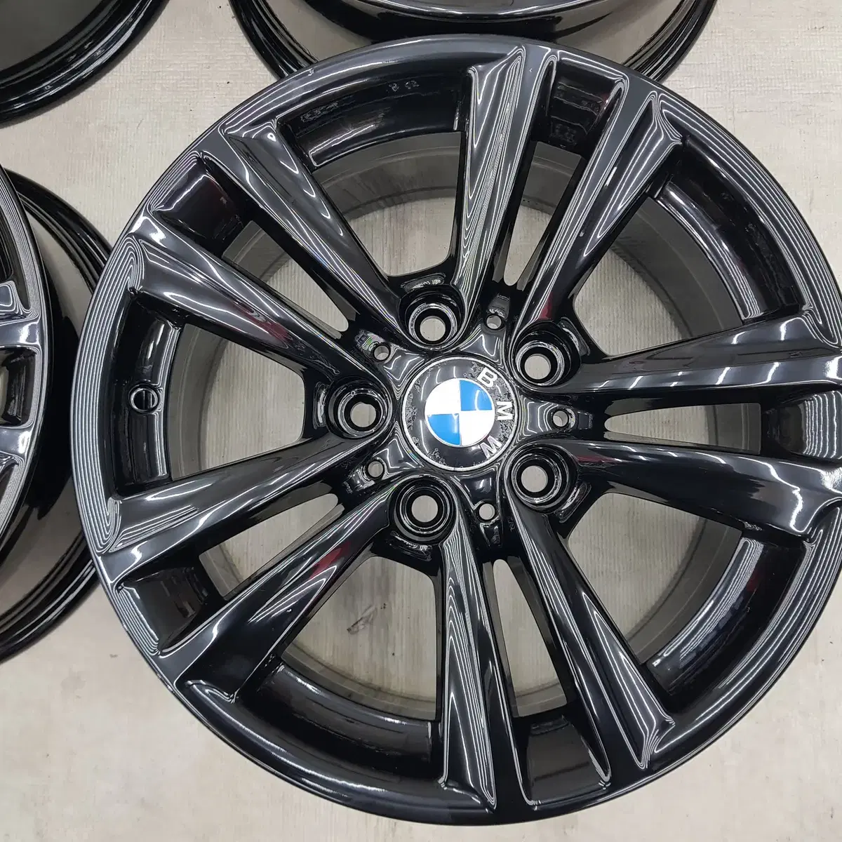 16ㅇ인치 순정 정품 중고휠 BMW3시리즈 F30,포터2 호환가능 팝니다