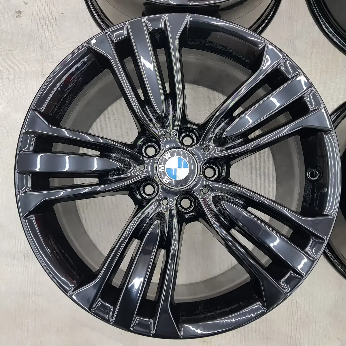 19인치 순정 정품 중고휠 BMW X5 F15스포츠팩 유광블랙 팝니다