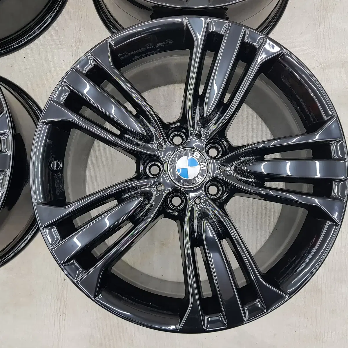 19인치 순정 정품 중고휠 BMW X5 F15스포츠팩 유광블랙 팝니다