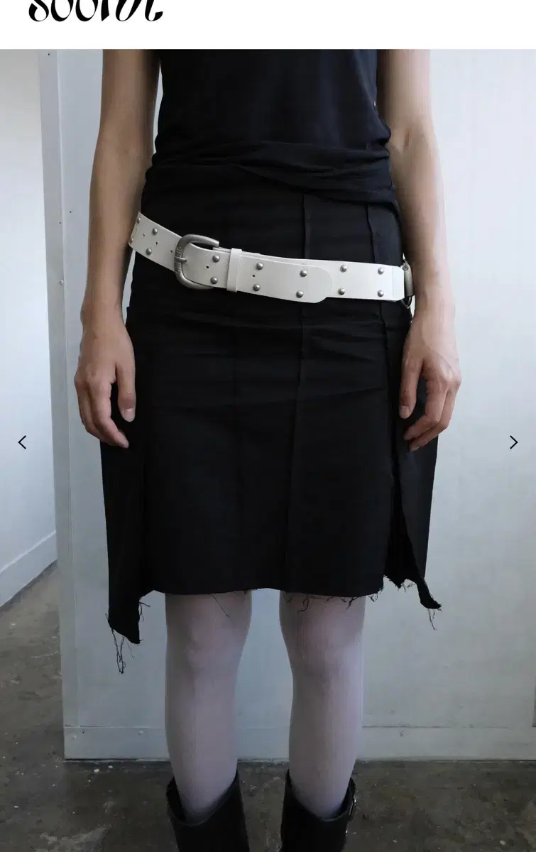 순지 윙스커트 블랙 (SOONJI WING SKIRT IN BLACK)