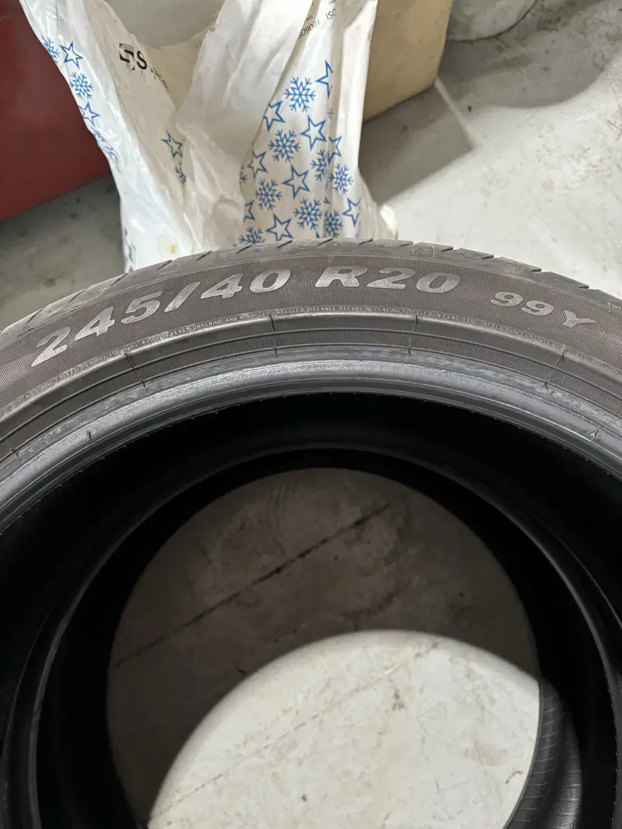 245/40r20 피렐리 런플렛 타이어 팝니다