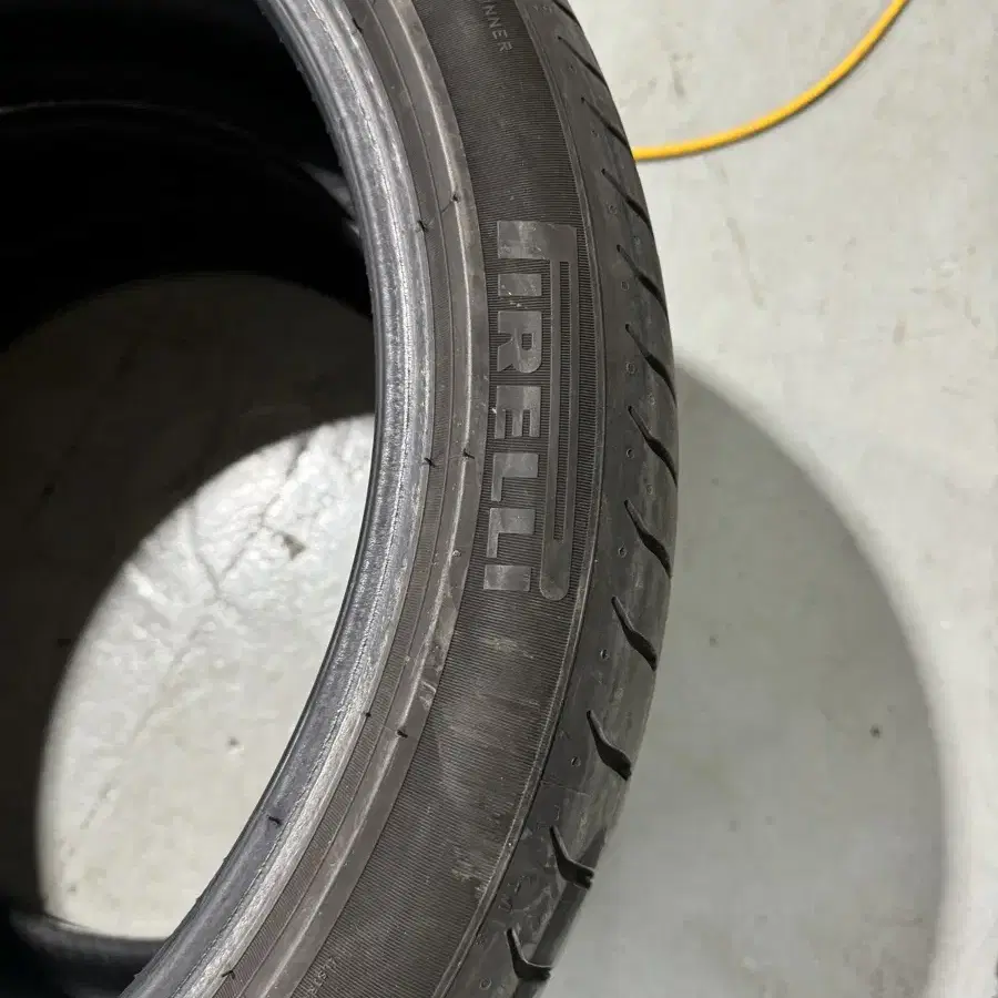 245/40r20 피렐리 런플렛 타이어 팝니다