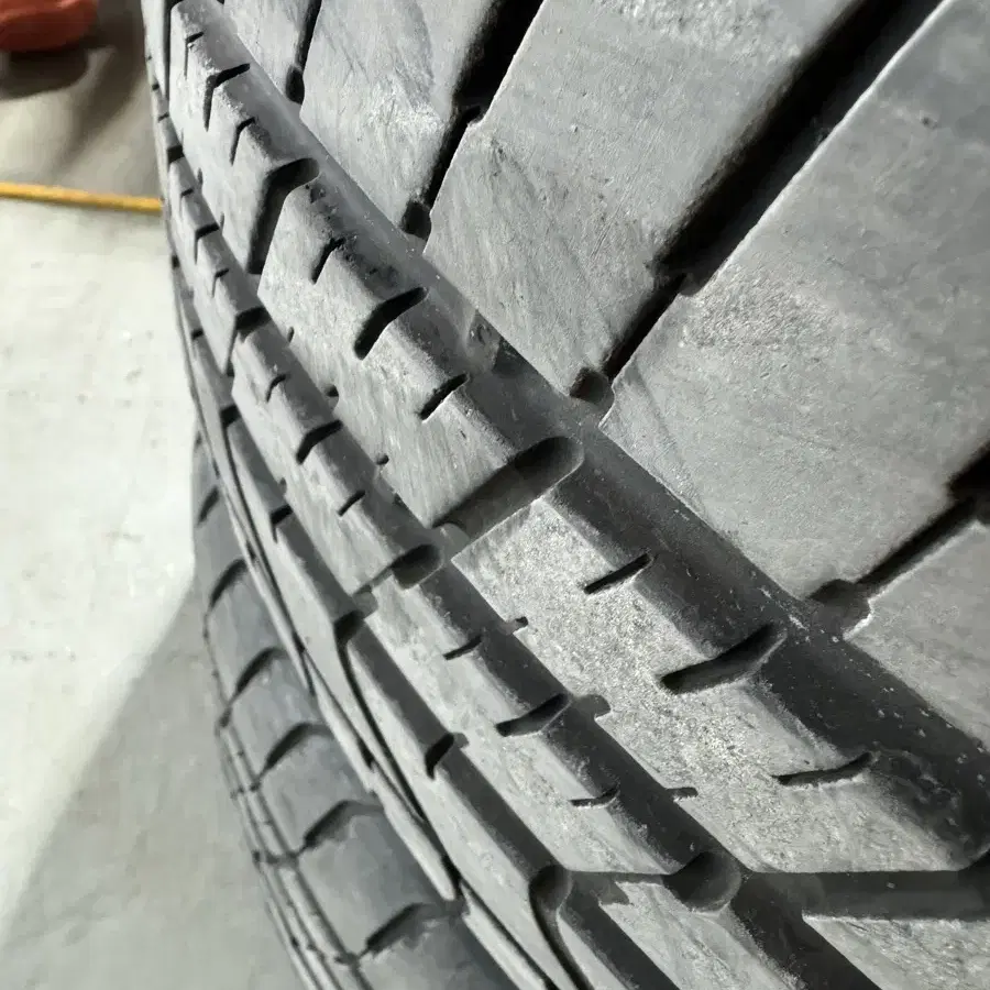 245/40r20 피렐리 런플렛 타이어 팝니다