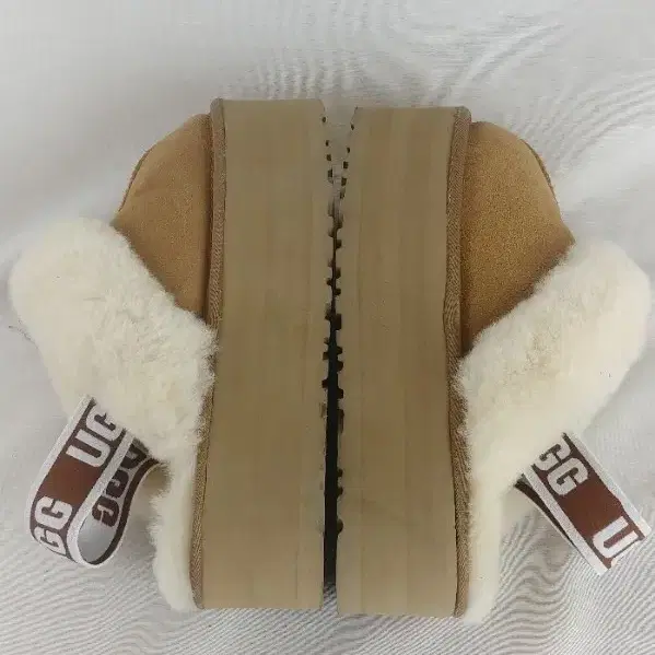 250 UGG 어그 펀케트 플랫폼 밴딩슬리퍼