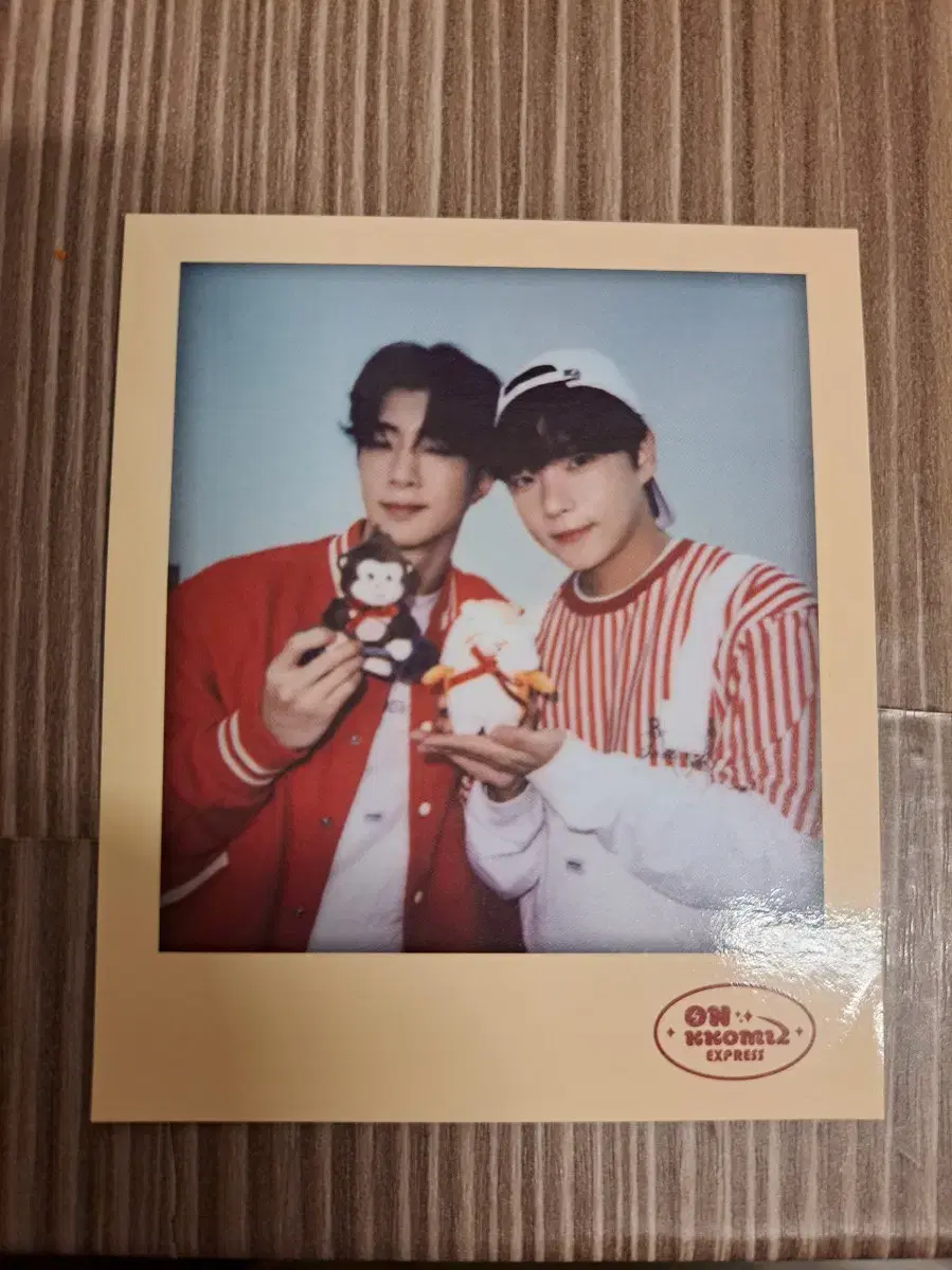 ONF ONKOMIZE pop up Boxtape pola photocard wyatt Chang Yoon