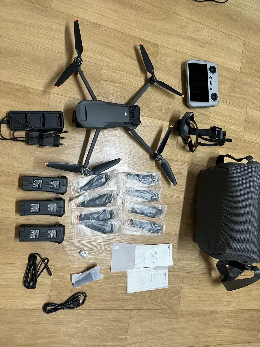 Drone DJI Mavic 3 Classic Flymore Combo for sale