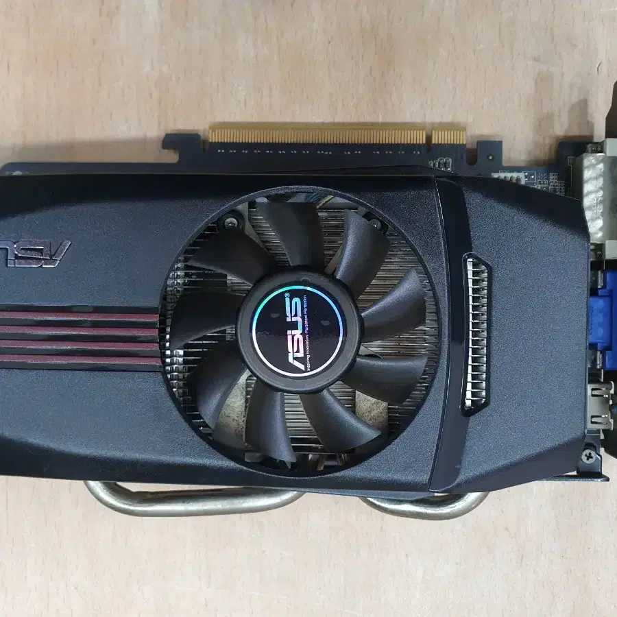 ASUS  지포스 GTX 550 TI 1G 그래픽카드 미세한소음