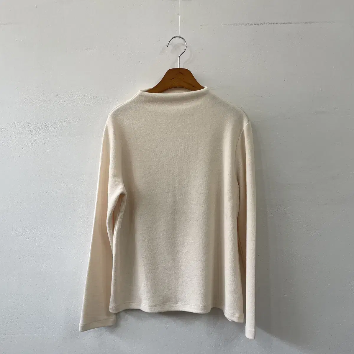 uniform price new arrival high neck vahn pola loose fit basic long sleeve tee