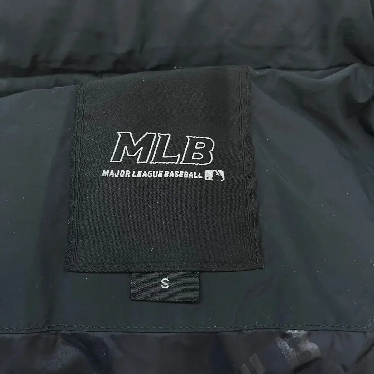 [S] MLB 엠엘비 남녀공용 메가로고 덕다운 푸퍼 숏 패딩 N4244