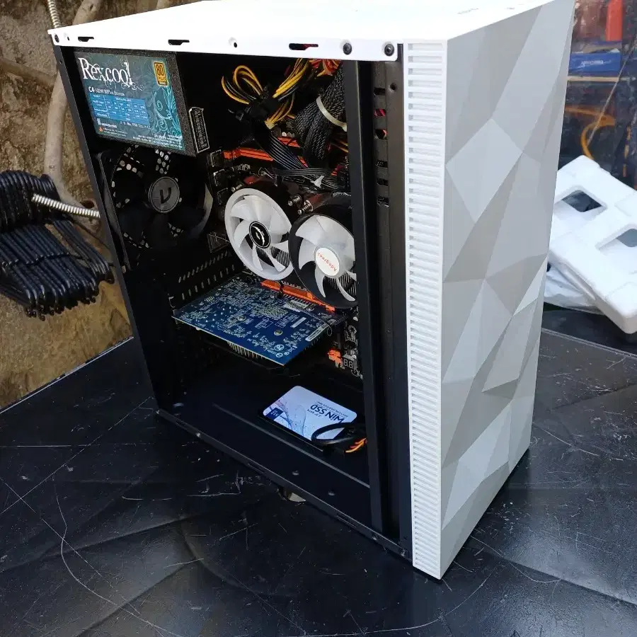 파이노드컴퓨터 e5-2683v4  32코어64쓰레드 32기가 ssd480