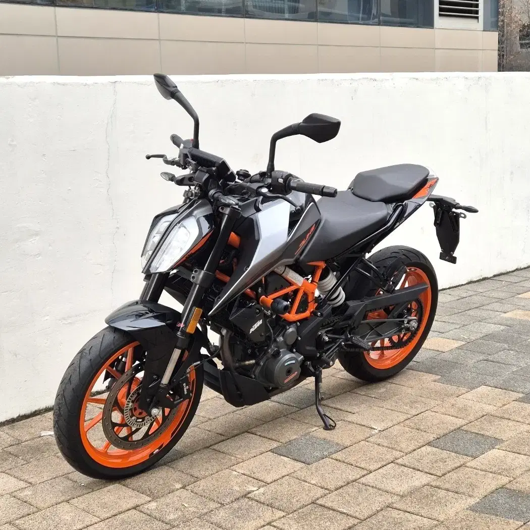 2022년식 신형 KTM 듀크390 ABS 판매합니다.