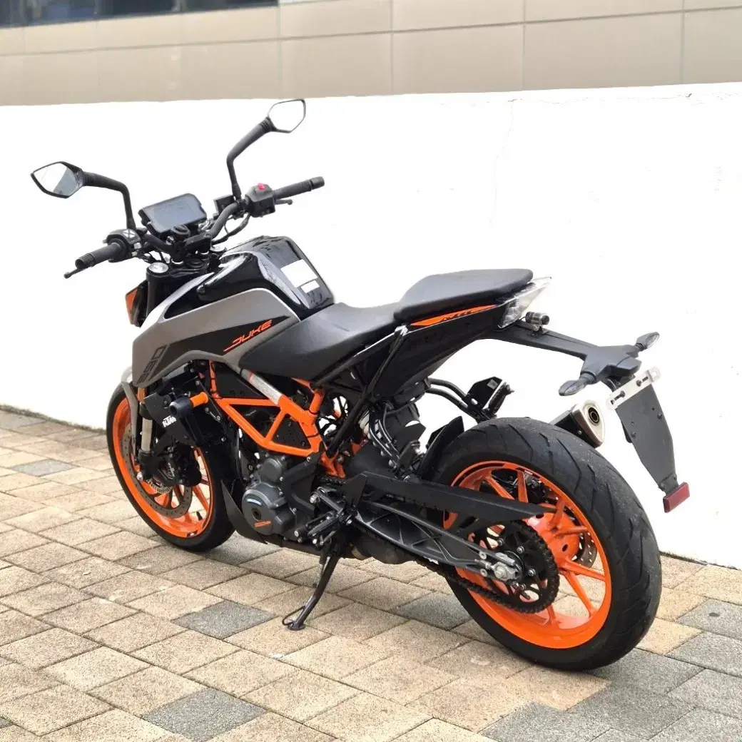 2022년식 신형 KTM 듀크390 ABS 판매합니다.