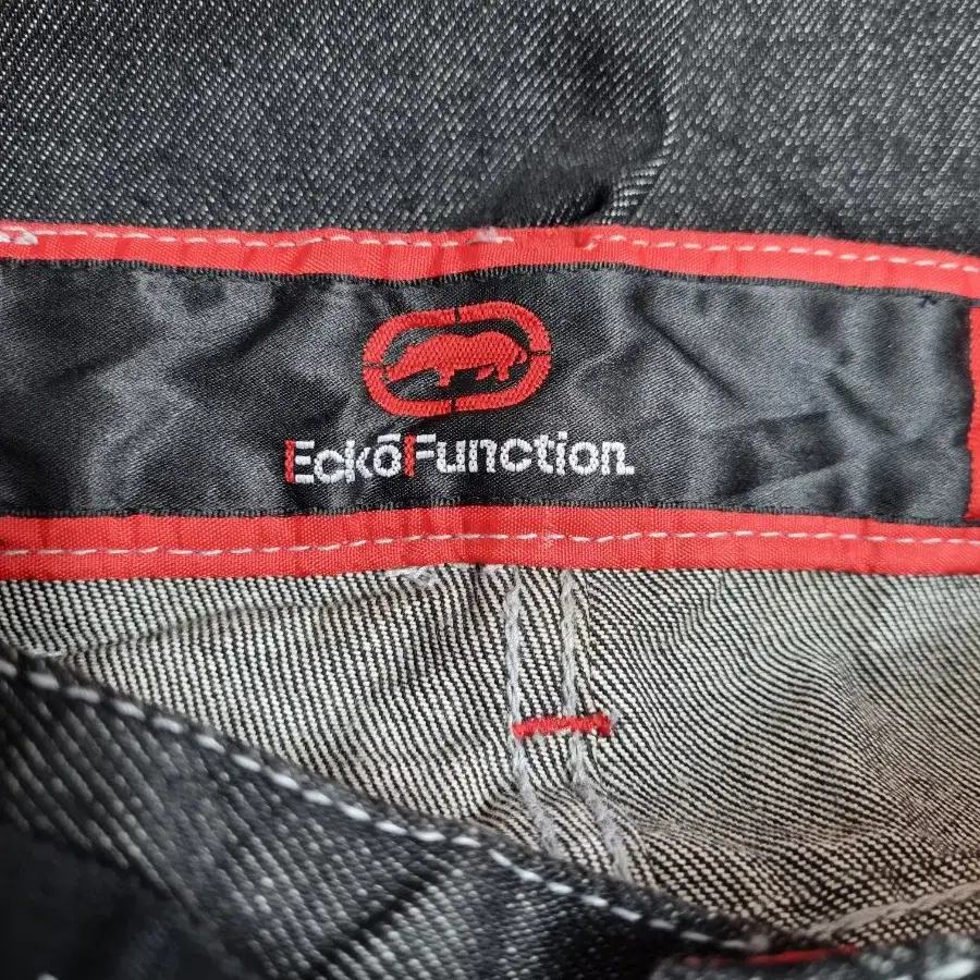 (새상품) ECKO FUNCTION 블랙 데님 바지