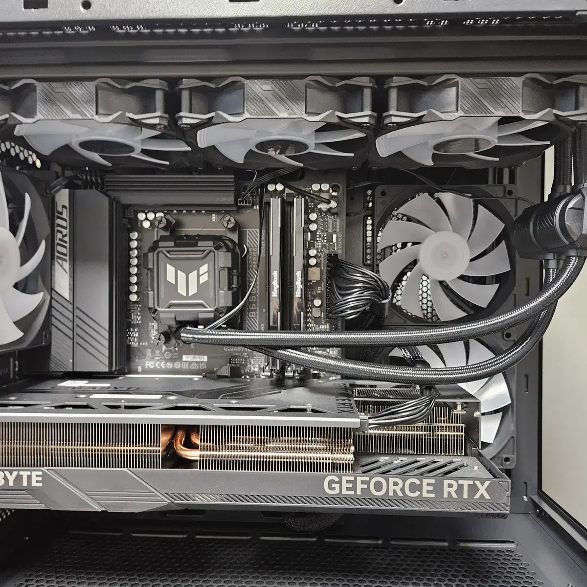 9800x3d, rtx4080 super  하이엔드급 본체