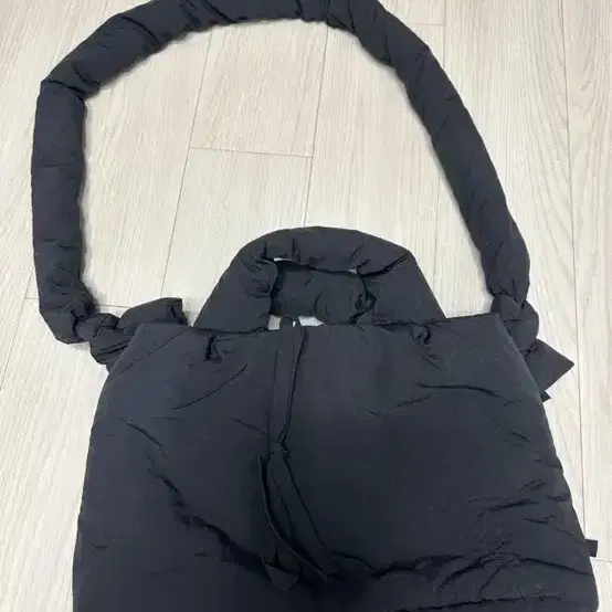 시눈 패딩백 가방 SMORE PADDING BAG (BLACK)