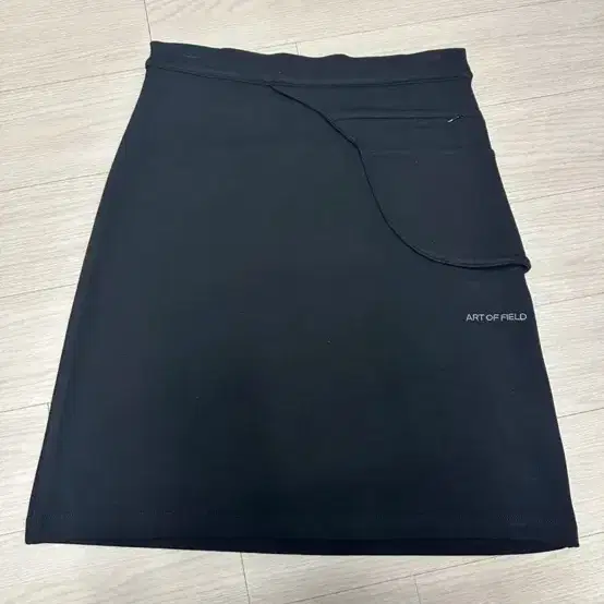 아트오브필드 미디 스커트 FLAP POCKET MIDI SKIRT