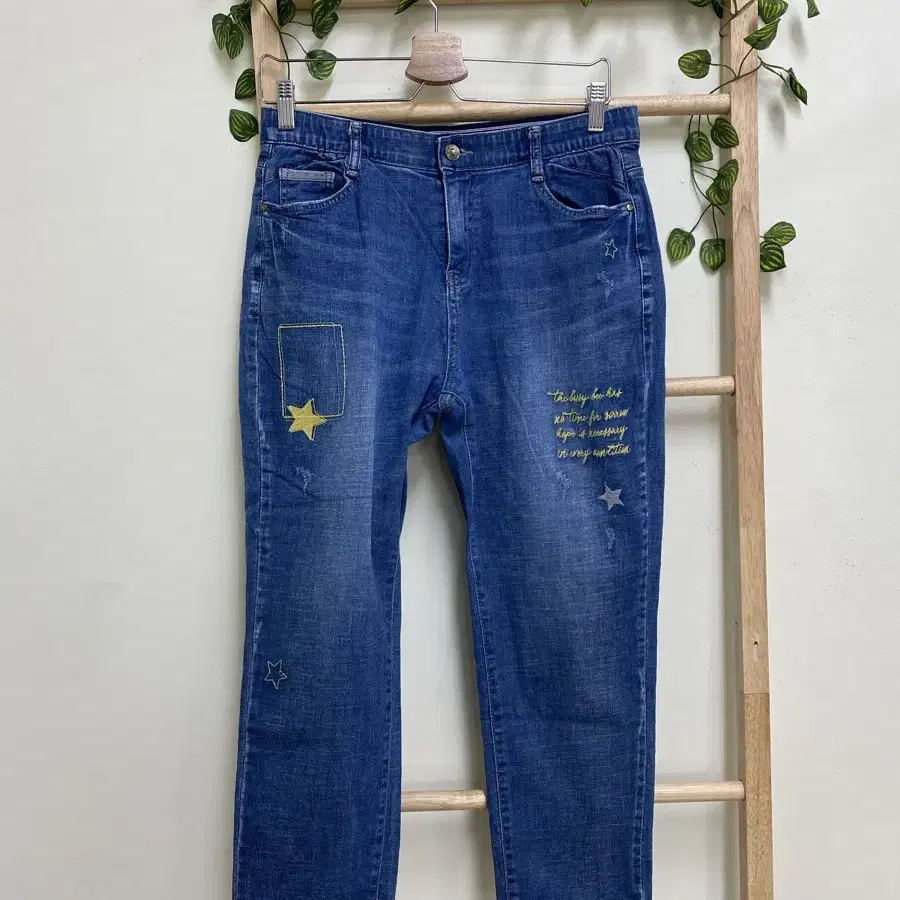 ODI JEANS 자수 포인트 청바지