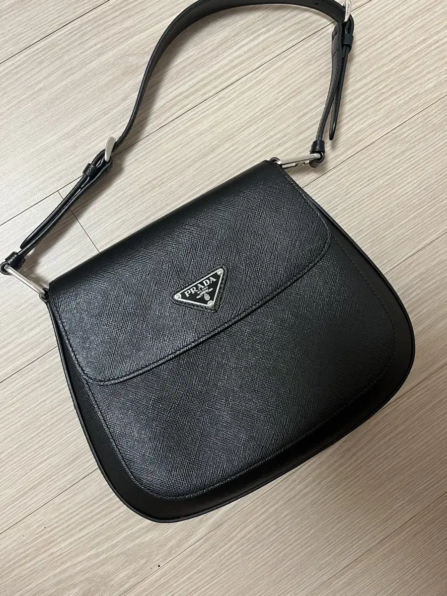 [PRADA]프라다 클레오 사피아노 가죽 플랩백