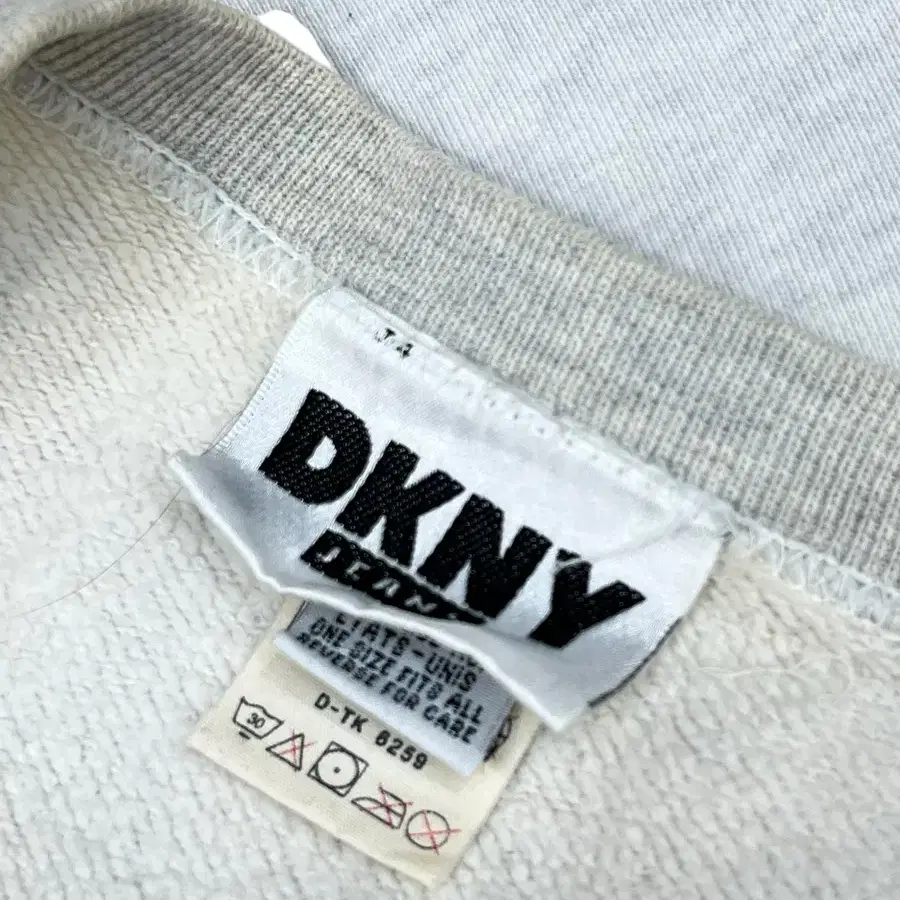 90s DKNY 스웻셔츠