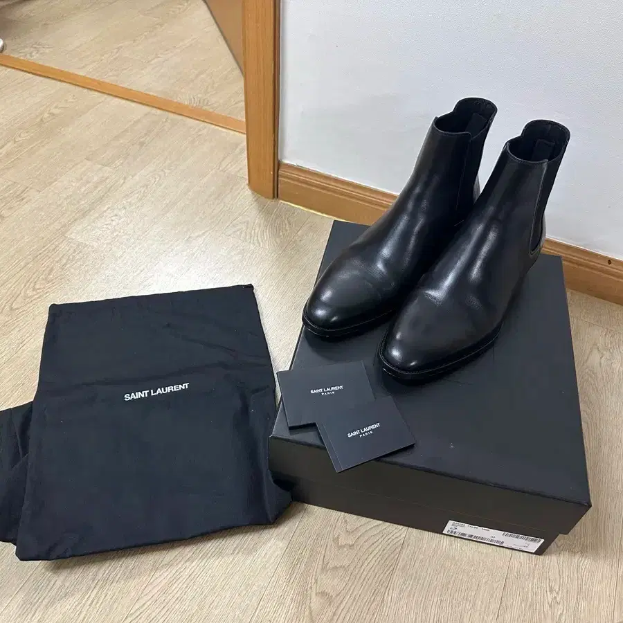サンローラン WYATT 30 CHELSEA BOOT ブラックスエード 43 Wyatt suede Chelsea boots in black - Saint Laurent | Mytheresa