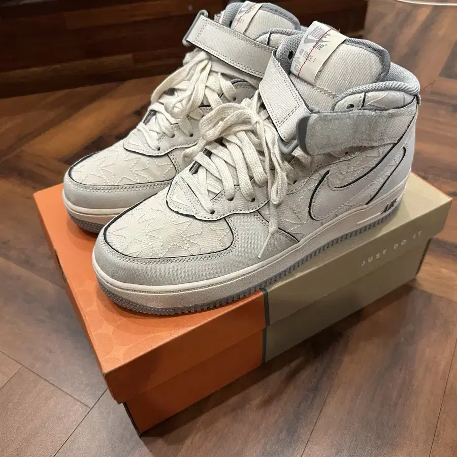 나이키 AIR FORCE 1 MID '07 LX 270 새제품