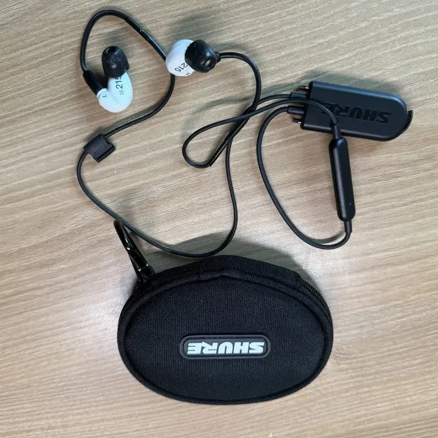 SHURE SE215 BT이어폰