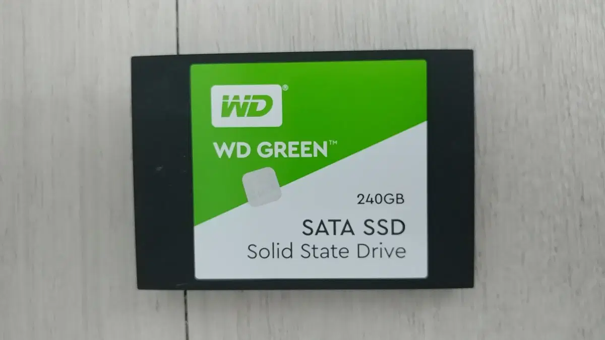 WD 240기가 SSD 판매 합니다.