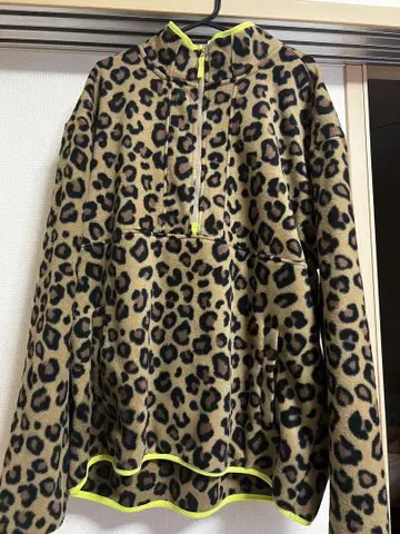 URBAN OUTFITTERS 트레이닝복