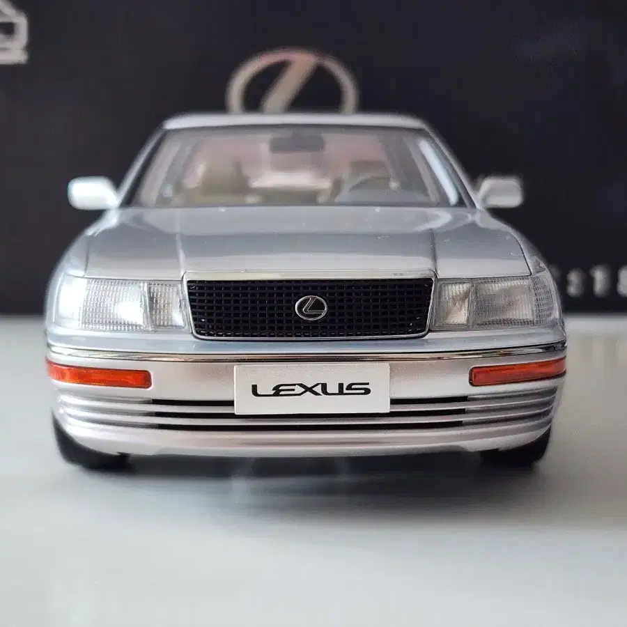 1:18 샤오광 렉서스 LS400 실버 다이캐스트