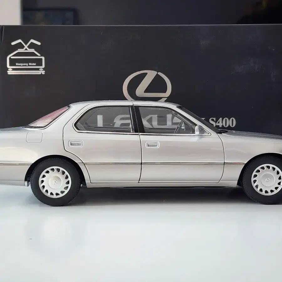 1:18 샤오광 렉서스 LS400 실버 다이캐스트