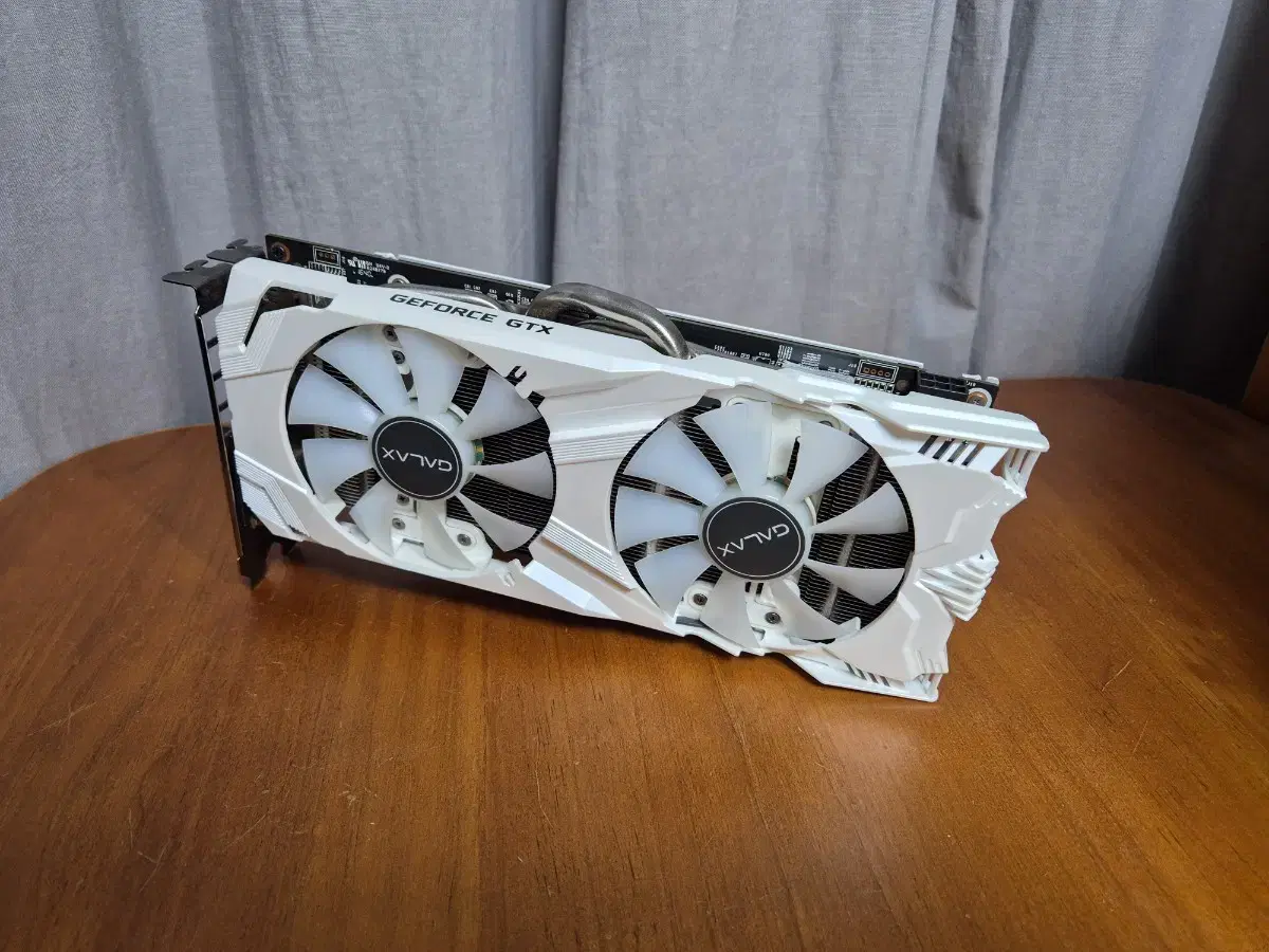 갤럭시 GTX1060 6GB 화이트 판매합니다.