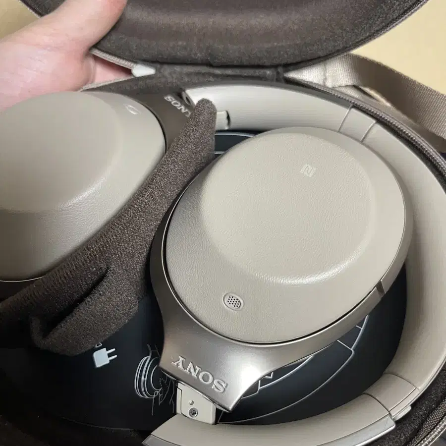 SONY MDR-1000X 노이즈캔슬링 헤드셋