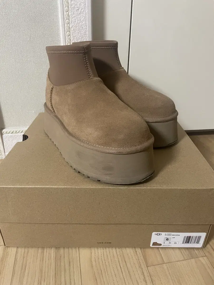UGG Ugg Overlock Stitch Mini Boot Classic W Sand Winter Size 37