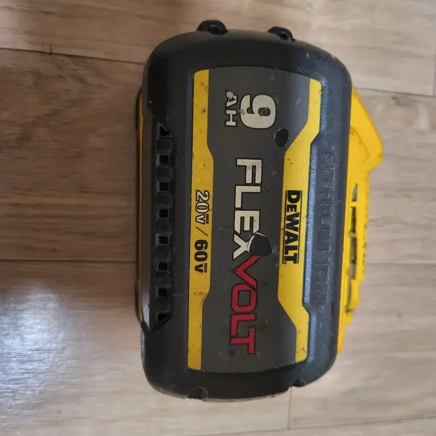 디월트 20V/60V MAX FLEXVOLT 9AH 배터리