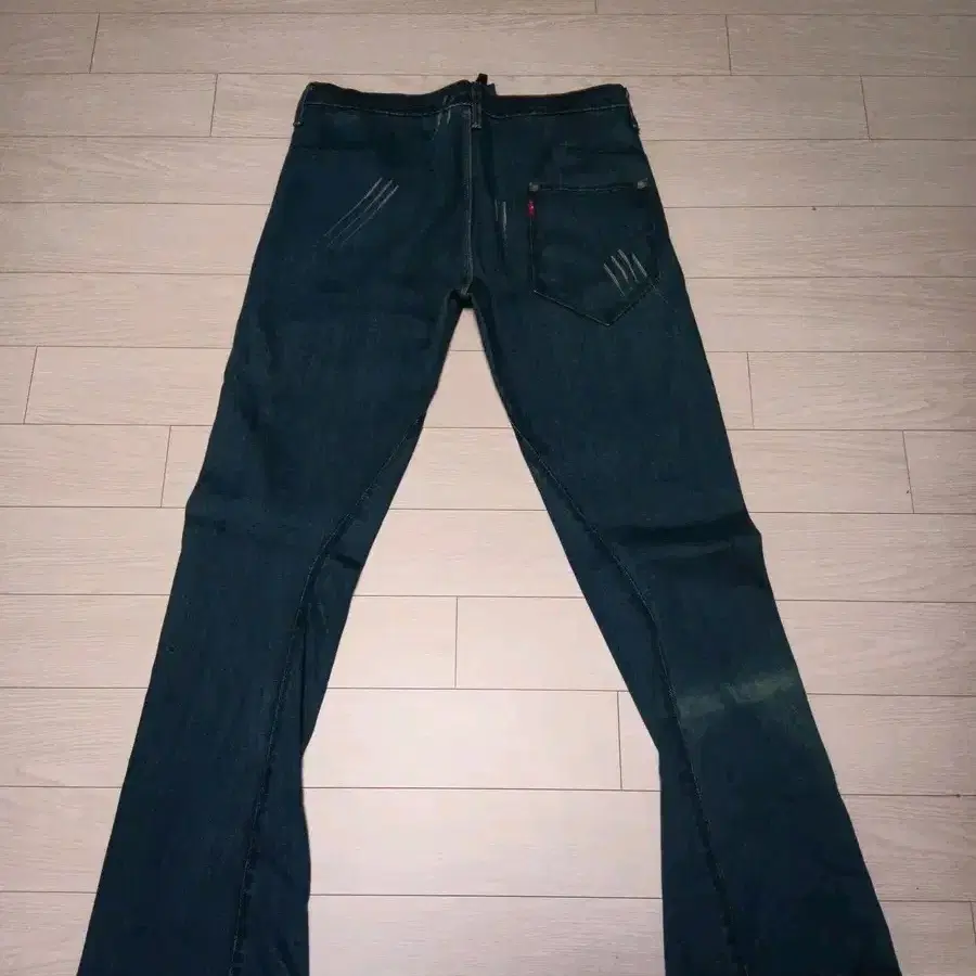 LEVI'S RED 2001SS INSPIRE - UNINSPIRE