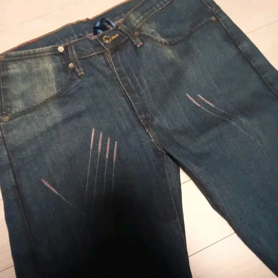 LEVI'S RED 2001SS INSPIRE - UNINSPIRE