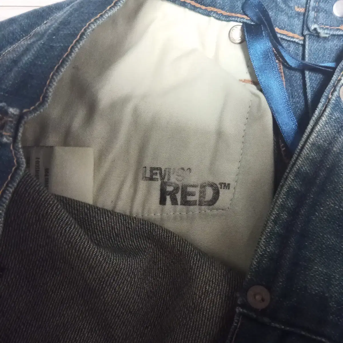 LEVI'S RED 2001SS INSPIRE - UNINSPIRE