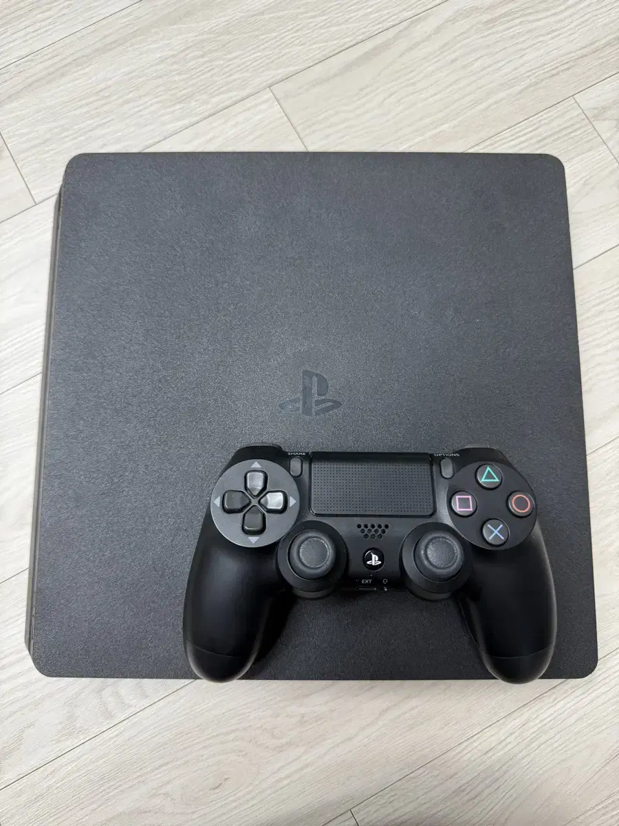 PS4 slim, 4 games, negotiable