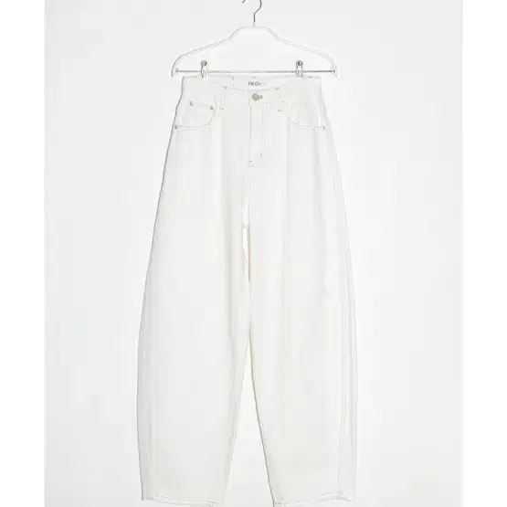 엔오르 커브드 진 화이트 En or curved denim pants