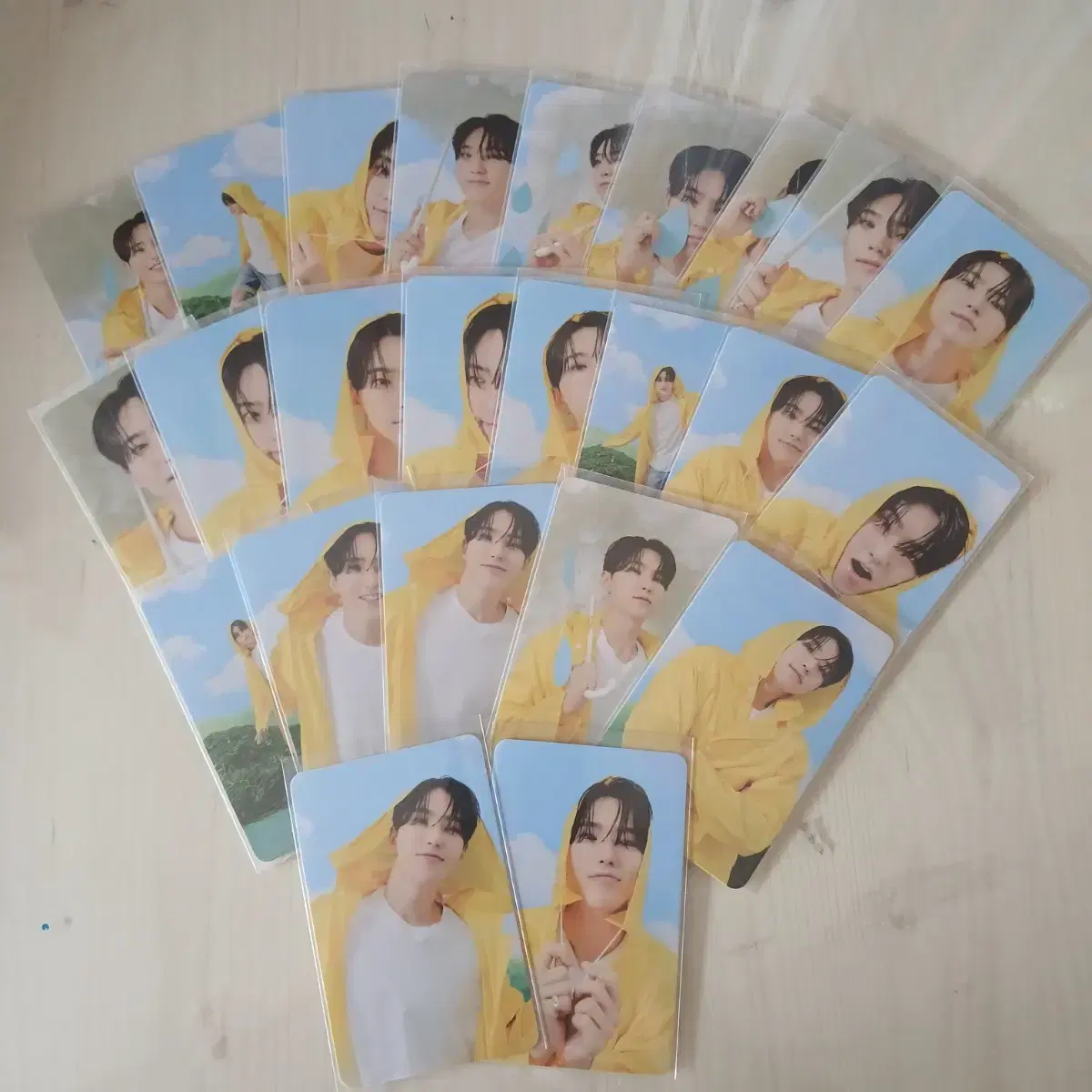 Unstanning e:u seventeen karatbahn photocards, CDs, dollspay per