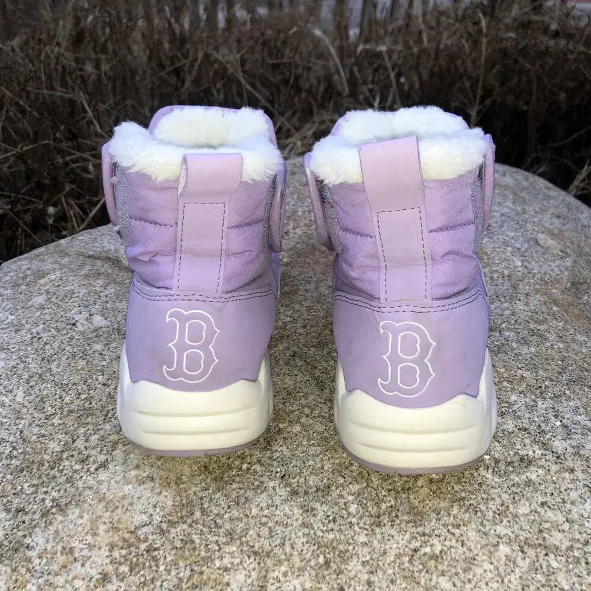 Vintage MLB pale purple fur boots