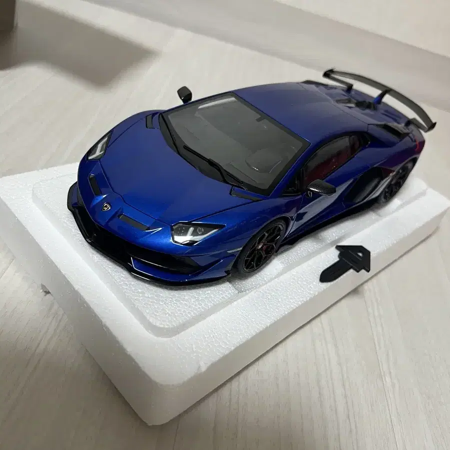 1:18 오토아트 svj / 918 마티니 블랙