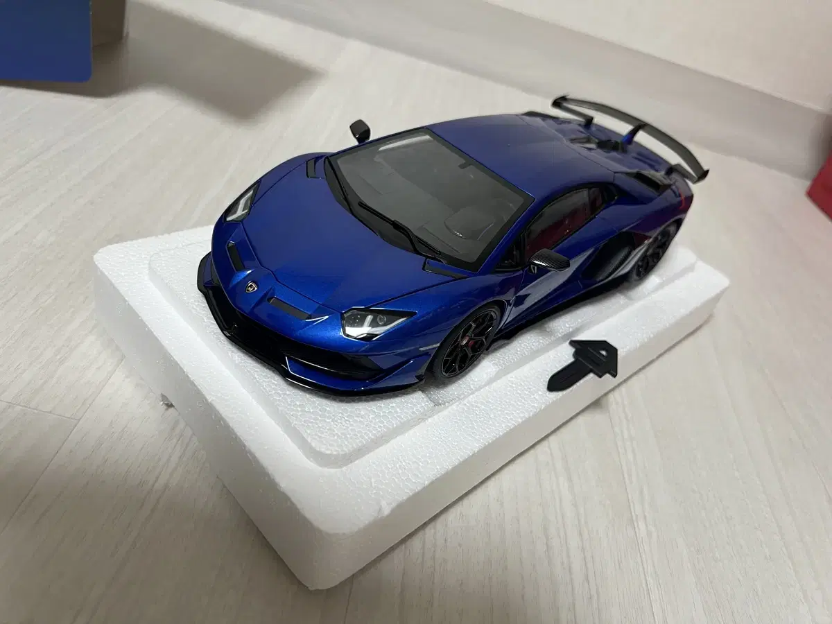 1:18 오토아트 svj / 918 마티니 블랙