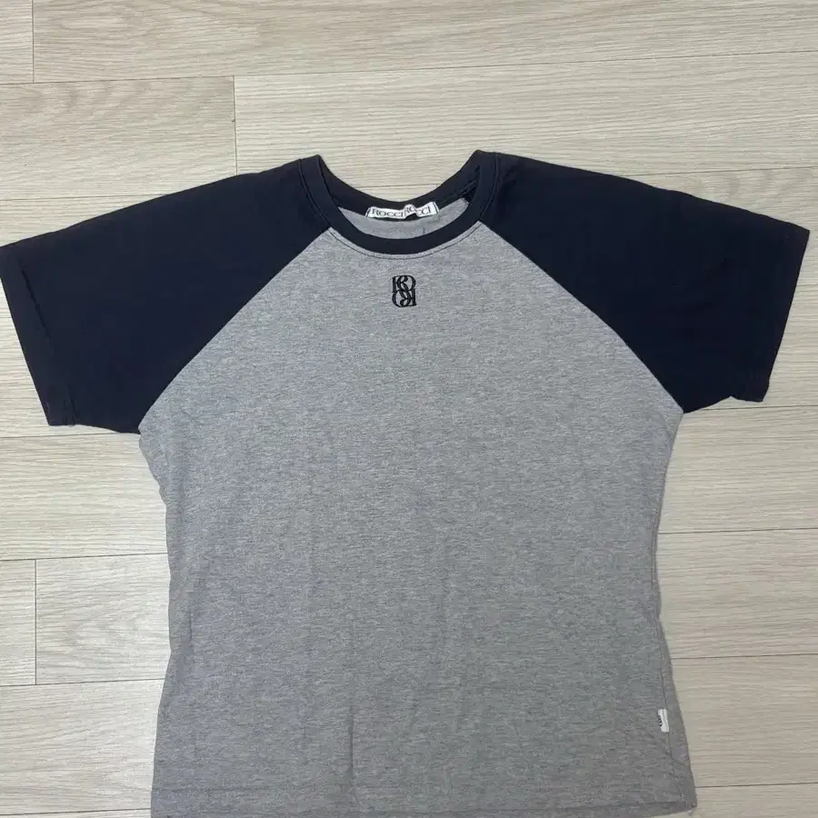 로씨로씨 reglan t-shirt